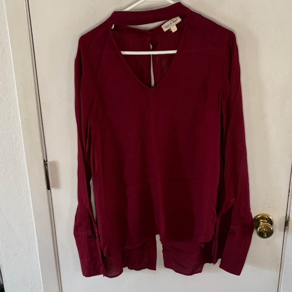 Cloth & Stone wine long sleeve blouse with opening at neck Size Large